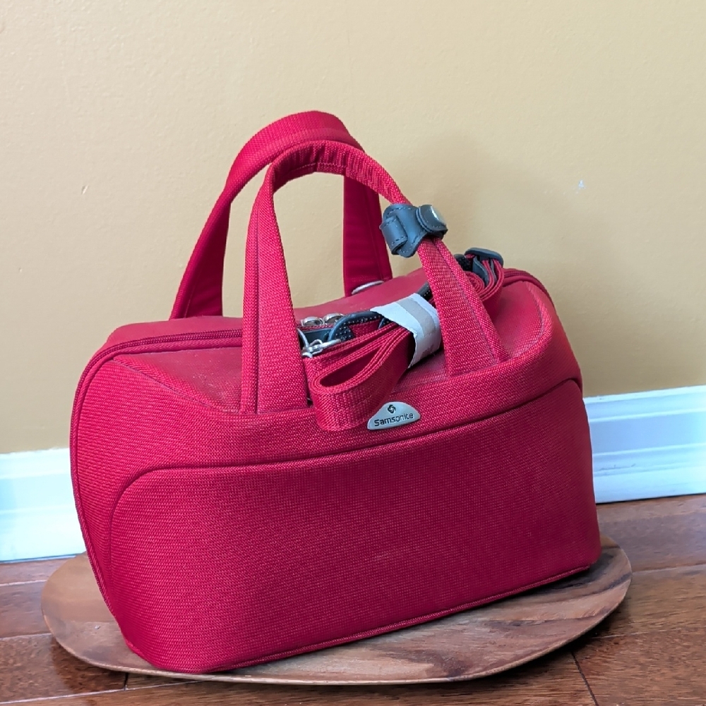 NWOT Samsonite Bold Red Travel Case